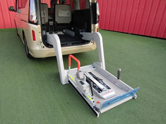 セレナ ｅ－パワー　ＸＶ　リフター・車いす固定装着電動式・５人乗り＋１名・プロパイロット・メーカーナビ・フルセグ・両側パワスラ・アラビュー・ＬＥＤ・手すりパック・シートヒーター・スマートルームミラー・ワイヤレス充電・エマブレ（4枚目）