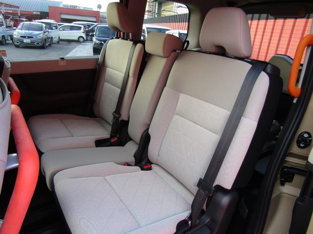 セレナ ｅ－パワー　ＸＶ　リフター・車いす固定装着電動式・５人乗り＋１名・プロパイロット・メーカーナビ・フルセグ・両側パワスラ・アラビュー・ＬＥＤ・手すりパック・シートヒーター・スマートルームミラー・ワイヤレス充電・エマブレ（9枚目）