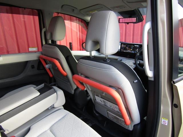 セレナ ｅ－パワー　ＸＶ　リフター・車いす固定装着電動式・５人乗り＋１名・プロパイロット・メーカーナビ・フルセグ・両側パワスラ・アラビュー・ＬＥＤ・手すりパック・シートヒーター・スマートルームミラー・ワイヤレス充電・エマブレ（28枚目）