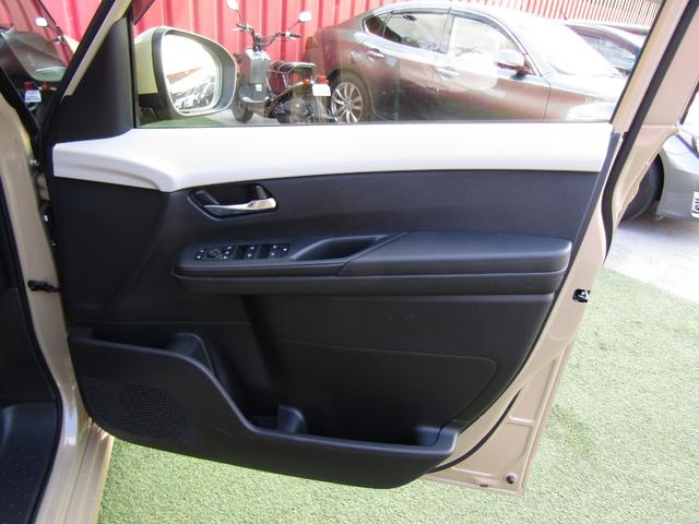 セレナ ｅ－パワー　ＸＶ　リフター・車いす固定装着電動式・５人乗り＋１名・プロパイロット・メーカーナビ・フルセグ・両側パワスラ・アラビュー・ＬＥＤ・手すりパック・シートヒーター・スマートルームミラー・ワイヤレス充電・エマブレ（32枚目）