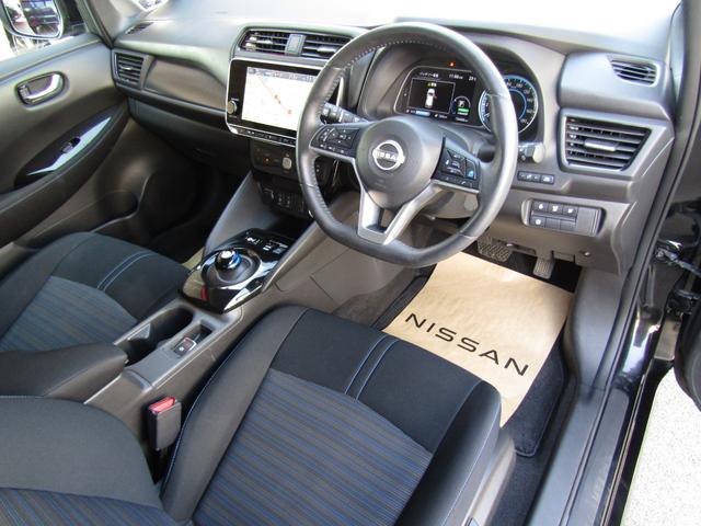 リーフ Ｘ　Ｖセレクション　プロパイロット・メーカーナビ・フルセグ・アラウンドビュー・ＬＥＤライト・ステアリング＆シートヒーター・社外前後ドラレコ・ＥＴＣ・スマートルームミラー・側後方支援・ｅ－ｐｅｄａｌ・ＵＳＢ・純正１７インチ（6枚目）