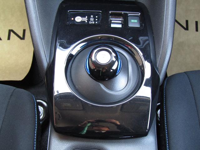 リーフ Ｘ　Ｖセレクション　プロパイロット・メーカーナビ・フルセグ・アラウンドビュー・ＬＥＤライト・ステアリング＆シートヒーター・社外前後ドラレコ・ＥＴＣ・スマートルームミラー・側後方支援・ｅ－ｐｅｄａｌ・ＵＳＢ・純正１７インチ（17枚目）