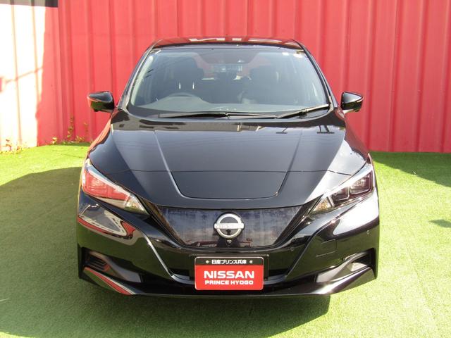 リーフ Ｘ　Ｖセレクション　プロパイロット・メーカーナビ・フルセグ・アラウンドビュー・ＬＥＤライト・ステアリング＆シートヒーター・社外前後ドラレコ・ＥＴＣ・スマートルームミラー・側後方支援・ｅ－ｐｅｄａｌ・ＵＳＢ・純正１７インチ（25枚目）