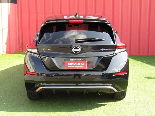 リーフ Ｘ　Ｖセレクション　プロパイロット・メーカーナビ・フルセグ・アラウンドビュー・ＬＥＤライト・ステアリング＆シートヒーター・社外前後ドラレコ・ＥＴＣ・スマートルームミラー・側後方支援・ｅ－ｐｅｄａｌ・ＵＳＢ・純正１７インチ（32枚目）