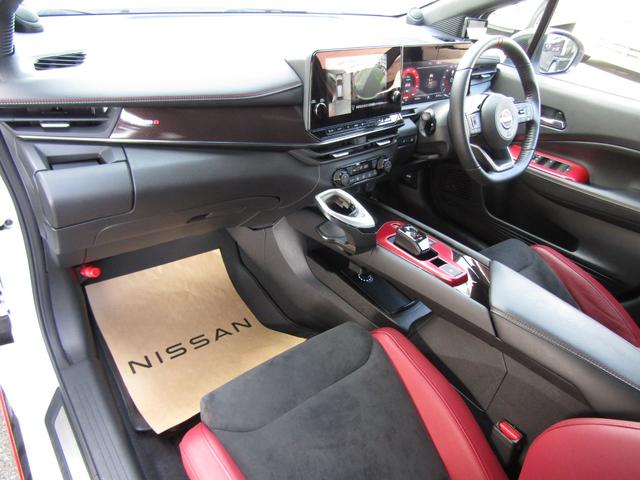 オーラ ニスモ　プロパイロット・メーカーナビ・フルセグ・アラウンドビュー・ＬＥＤライト・ＯＰレカロシート・リアシートＧレザー用・レイズ１７インチアルミ・スマートルームミラー・前後ドラレコ・社外スピーカー・アンプ（8枚目）