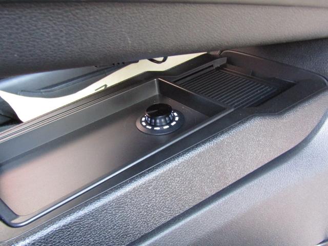 オーラ ニスモ　プロパイロット・メーカーナビ・フルセグ・アラウンドビュー・ＬＥＤライト・ＯＰレカロシート・リアシートＧレザー用・レイズ１７インチアルミ・スマートルームミラー・前後ドラレコ・社外スピーカー・アンプ（20枚目）