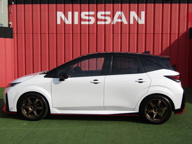 オーラ ニスモ　プロパイロット・メーカーナビ・フルセグ・アラウンドビュー・ＬＥＤライト・ＯＰレカロシート・リアシートＧレザー用・レイズ１７インチアルミ・スマートルームミラー・前後ドラレコ・社外スピーカー・アンプ（32枚目）