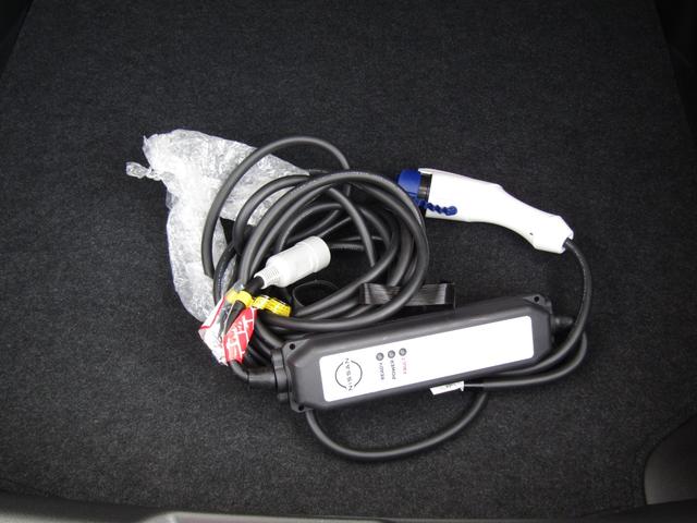 【アラウンドビューモニター】クルマの真上から見ているかのような映像、周囲の状況を知ることで、駐車を容易に行うための支援技術です。