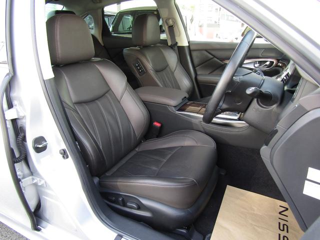 【助手席パワーオットマン】助手席に座る方を、大切におもてなししたい。そんな気持ちに応える装備