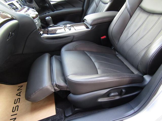 【エアコンディショニングシート】寒い季節には腰や下肢をあたためる温風を、夏場には涼しい風を出して快適さを保ちます