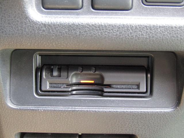 ジューク 16GT 純正メモリーナビ・フルセグ・バックカメラ・アラウンドビュー・キセノン・ETC・インテリキー・プライバシーガラス・オートライト・前後ソナー・純正17インチアルミ・フォグ(16枚目)