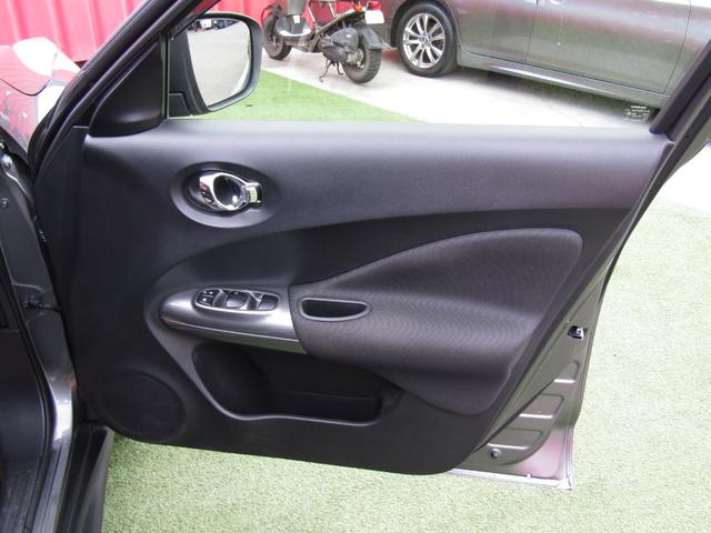 ジューク 16GT 純正メモリーナビ・フルセグ・バックカメラ・アラウンドビュー・キセノン・ETC・インテリキー・プライバシーガラス・オートライト・前後ソナー・純正17インチアルミ・フォグ(18枚目)