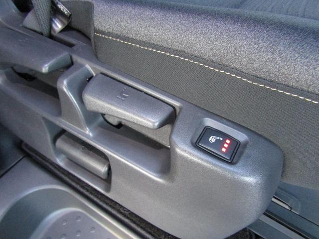 �y�A���E���h�r���[���j�^�[�z�N���}�̐^�ォ�猩�Ă��邩�̂悤�ȉf���A���͂̏󋵂�m�邱�ƂŁA���Ԃ�e�Ղɍs�����߂̎x���Z�p�ł��B