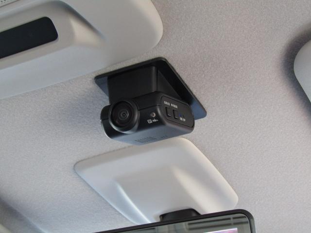 �y�����i�r�z�l�C�̏����i�r�𑕔����Ă���܂��B�i�r�̎g���₷���͂������A�I�[�f�B�I�@�\���[���I�L�����v�◷�s�͂������A�ʋ΂┃�����ȂǕ��i�̃h���C�u���y�����Ȃ�͂���