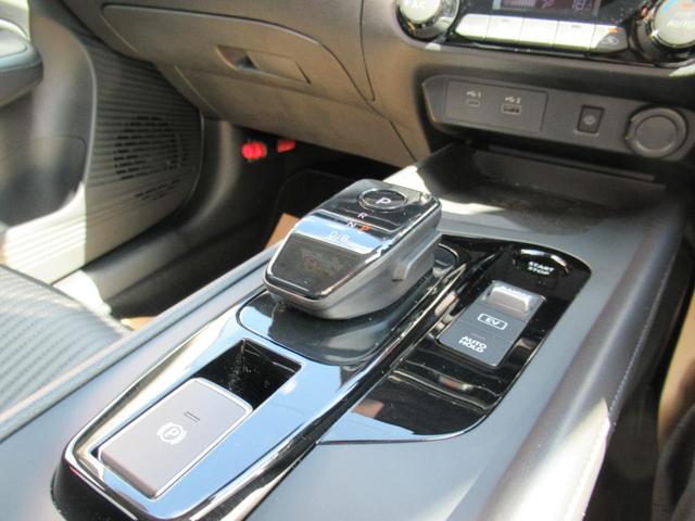 ノート Ｘ　メーカーナビ　プロパイロット　エマージェンシーブレーキ　車線逸脱警報　スマートルームミラー　ＳＯＳコール　ワイヤレス充電　ＬＥＤヘッドライト　フォグ　レザーシート　純正１６インチアルミ（15枚目）
