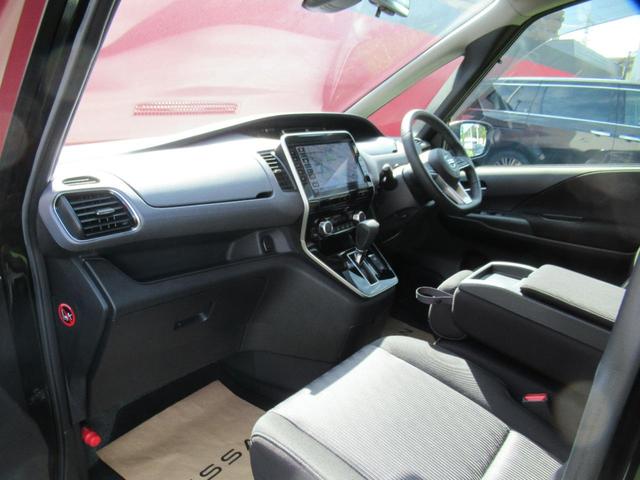 セレナ ハイウェイスターＶ　純正ナビ　フルセグＴＶ　ＥＴＣ　プロパイロット　エマージェンシーブレーキ　車線逸脱警報　アラウンドビューモニター　両側パワースライドドア　スマートルームミラー　アイドリングストップ　純正アルミ（8枚目）