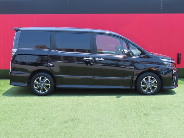 ヴォクシー ＺＳ　煌ＩＩ　メモリナビ・地デジ・エマージェンシーブレーキ・バックカメラ・前後ソナー・車線逸脱警報・ＬＥＤ・両側オートスライドドア・リアモニタ・１６インチアルミ（9枚目）
