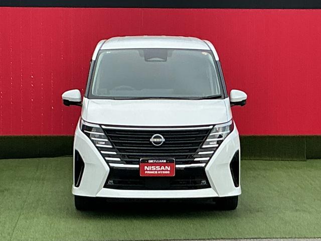 セレナ ｅ－パワー　ルキシオン　メエモリーナビ・地デジ・アラウンドビューモニター・プロパイロット・踏み間違え・車線逸脱警報・前後ソナー・ドラレコ・スマートルームミラー・両側オートスライドドア・ＬＥＤ・オートライト・寒冷地仕様（4枚目）