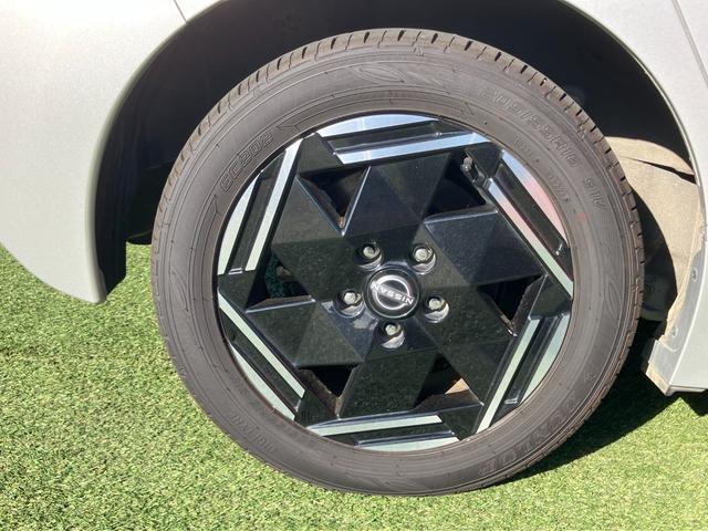 リーフ ｅ＋　Ｘ　メエモリーナビ・地デジ・バックモニター・エマージェンシーブレーキ・踏み間違え・車線逸脱警報・オートライト・クルーズコントロール・１６インチアルミ（32枚目）