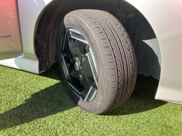 リーフ ｅ＋　Ｘ　メエモリーナビ・地デジ・バックモニター・エマージェンシーブレーキ・踏み間違え・車線逸脱警報・オートライト・クルーズコントロール・１６インチアルミ（33枚目）