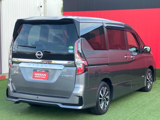 セレナ e-パワー ハイウェイスターV メモリーナビ・アラウンドビューモニター・地デジ・エマージェンシーブレーキ・オートライト・車線逸脱警報・前後ソナー・ドラレコ・16インチアルミ・プロパイロット・スマートルームミラー・両側オートドア(3枚目)