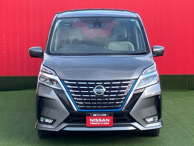 セレナ e-パワー ハイウェイスターV メモリーナビ・アラウンドビューモニター・地デジ・エマージェンシーブレーキ・オートライト・車線逸脱警報・前後ソナー・ドラレコ・16インチアルミ・プロパイロット・スマートルームミラー・両側オートドア(4枚目)