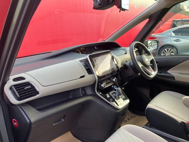 セレナ e-パワー ハイウェイスターV メモリーナビ・アラウンドビューモニター・地デジ・エマージェンシーブレーキ・オートライト・車線逸脱警報・前後ソナー・ドラレコ・16インチアルミ・プロパイロット・スマートルームミラー・両側オートドア(15枚目)