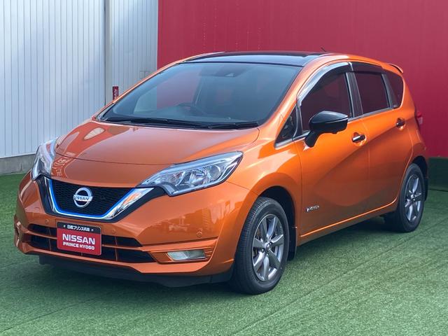 ノート e-パワー X FOUR ブラックアロー メモリーナビ・アラウンドビューモニター・地デジエマージェンシーブレーキ・踏み間違え・車線逸脱警報・前後ソナー・オートライト・クルーズコントロール・インテリジェントルームミラー・4WD・ドラレコ前後(6枚目)