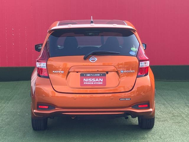 ノート e-パワー X FOUR ブラックアロー メモリーナビ・アラウンドビューモニター・地デジエマージェンシーブレーキ・踏み間違え・車線逸脱警報・前後ソナー・オートライト・クルーズコントロール・インテリジェントルームミラー・4WD・ドラレコ前後(7枚目)