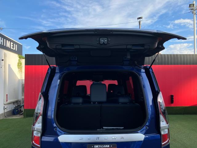 セレナ e-パワー オーテック スポーツスペック メモリーナビ・アラウンドビューモニター・地デジ・エマージェンシーブレーキ・プロパイロット・前後ソナー・リアモニター・踏み間違え・車線逸脱警報・オートライト・17インチアルミ(8枚目)