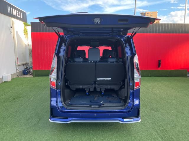 セレナ e-パワー オーテック スポーツスペック メモリーナビ・アラウンドビューモニター・地デジ・エマージェンシーブレーキ・プロパイロット・前後ソナー・リアモニター・踏み間違え・車線逸脱警報・オートライト・17インチアルミ(9枚目)