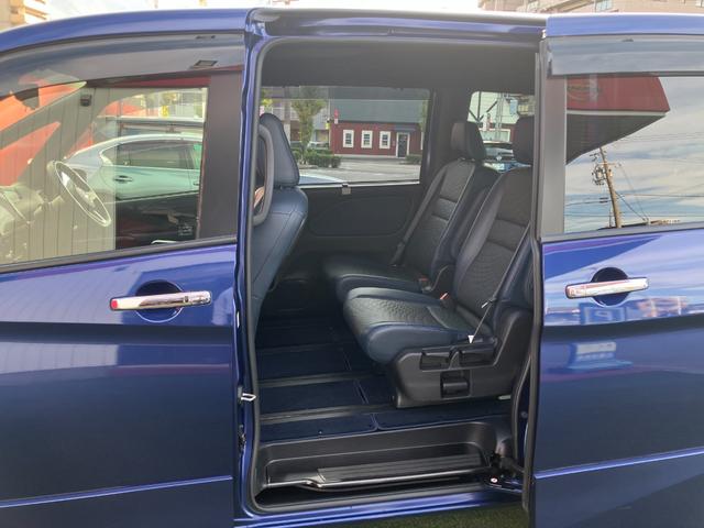 セレナ e-パワー オーテック スポーツスペック メモリーナビ・アラウンドビューモニター・地デジ・エマージェンシーブレーキ・プロパイロット・前後ソナー・リアモニター・踏み間違え・車線逸脱警報・オートライト・17インチアルミ(10枚目)