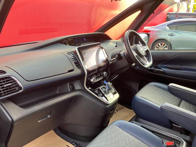 セレナ e-パワー オーテック スポーツスペック メモリーナビ・アラウンドビューモニター・地デジ・エマージェンシーブレーキ・プロパイロット・前後ソナー・リアモニター・踏み間違え・車線逸脱警報・オートライト・17インチアルミ(14枚目)