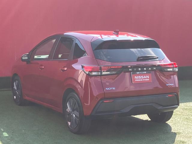 ノート Ｘ　メモリーナビ・アラウンドビューモニター・地デジ・エマージェンシーブレーキ・踏み間違え・車線逸脱警報・前後ソナー・オートライト・ＥＴＣ・インテリジェントルームミラー（5枚目）