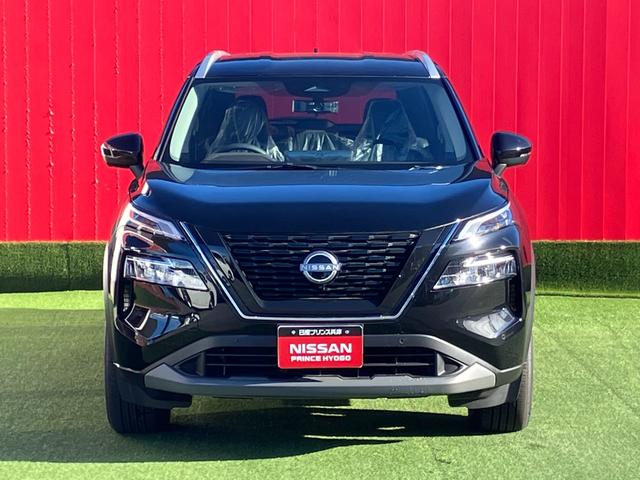 エクストレイル Ｘ　ｅ－４ＯＲＣＥ　プロパイロット・メモリーナビ・地デジ・Ｂｌｕｅｔｏｏｔｈ・ＥＴＣ・アラウンドビューモニター・ステアリングリモコン・スマートルームミラー・パワーバックドア・ＳＯＳコール・パワーシート・シートヒーター・（3枚目）