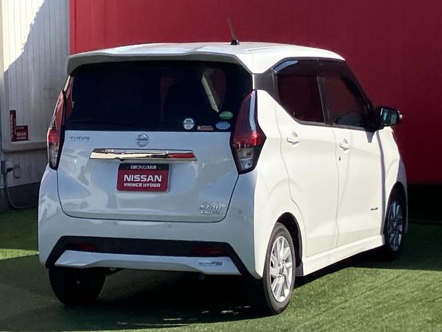 デイズ ハイウェイスター　Ｘ　アーバンクロム　エマージェンシーブレーキ・メモリーナビ・ＤＶＤ再生・Ｂｌｕｅｔｏｏｔｈ・地デジ・ミュージックサーバー・アラウンドビューモニター・ステアリングリモコン・プッシュスタート・オートライト・ＳＯＳコール（5枚目）