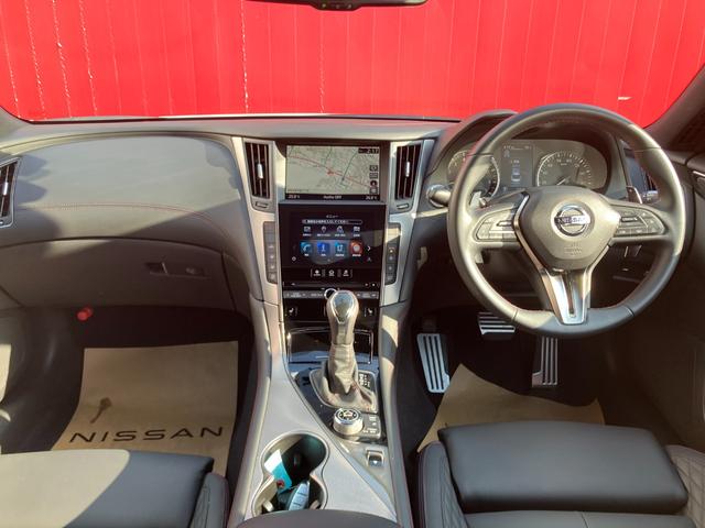 スカイライン ４００Ｒ　エマージェンシーブレーキ・メモリーナビ・Ｂｌｕｅｔｏｏｔｈ・地デジ・アラウンドビューモニター・ＥＴＣ２．０・革シート・パワーシート・シートヒーター・シートメモリー・パドルシフト・プッシュスタート（10枚目）