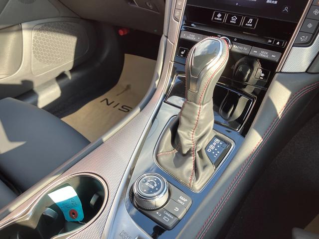 スカイライン ４００Ｒ　エマージェンシーブレーキ・メモリーナビ・Ｂｌｕｅｔｏｏｔｈ・地デジ・アラウンドビューモニター・ＥＴＣ２．０・革シート・パワーシート・シートヒーター・シートメモリー・パドルシフト・プッシュスタート（22枚目）