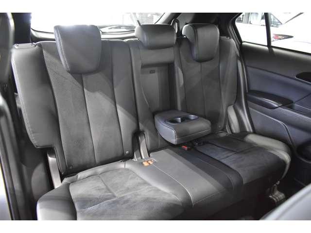 エクリプスクロスＰＨＥＶ ブラックエディション　電動リアゲート　クリアランスソナー　サイドエアバッグ　スマートキー　シートヒーター　４ＷＤ　フルオートエアコン　誤発進抑制　電動シート（17枚目）