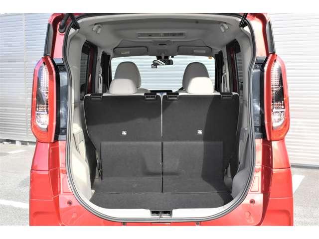 前後にスライドできるので４人乗ってもたくさん収納！