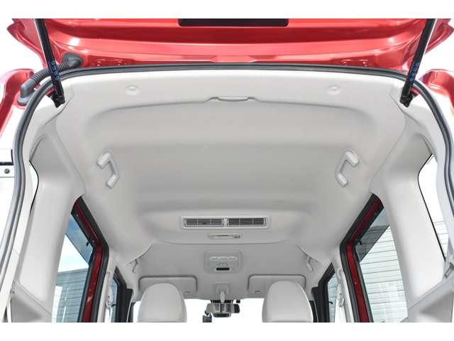 クリーンな天井！快適な車内でドライブをお楽しみください！