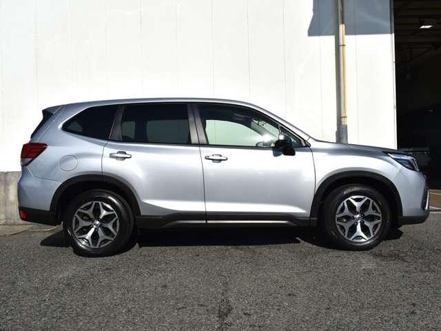 フォレスター ツーリング　横滑り防止　オートエアコン　バックモニター　クルーズコントロール　カーテンエアバック　サイドモニター　前席シートヒーター　４ＷＤ　Ａストップ　盗難防止システム　アルミホイール　キーフリーシステム（16枚目）