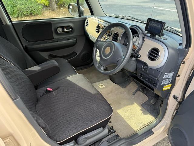 シート廻りは使用感も少なく、良好な状態となっています。丁寧に使われていたお車ですね♪