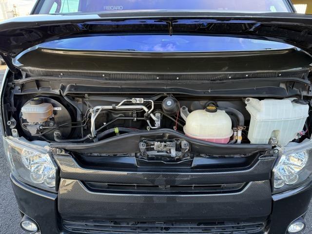 ハイエースバン ロングスーパーＧＬ　４型仕様フェイスチェンジ・プッシュスタート・ストラーダフローティングナビ・Ｂｌｕｅｔｏｏｔｈ・ツイター・ドラレコ・デジタルインナーミラー・外テール・セミバッケトシート・ウインカーミラー・カーボンパーツ（3枚目）