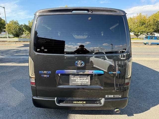 ハイエースバン ロングスーパーＧＬ　４型仕様フェイスチェンジ・プッシュスタート・ストラーダフローティングナビ・Ｂｌｕｅｔｏｏｔｈ・ツイター・ドラレコ・デジタルインナーミラー・外テール・セミバッケトシート・ウインカーミラー・カーボンパーツ（6枚目）