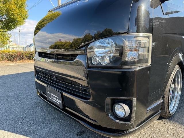 ハイエースバン ロングスーパーＧＬ　４型仕様フェイスチェンジ・プッシュスタート・ストラーダフローティングナビ・Ｂｌｕｅｔｏｏｔｈ・ツイター・ドラレコ・デジタルインナーミラー・外テール・セミバッケトシート・ウインカーミラー・カーボンパーツ（10枚目）