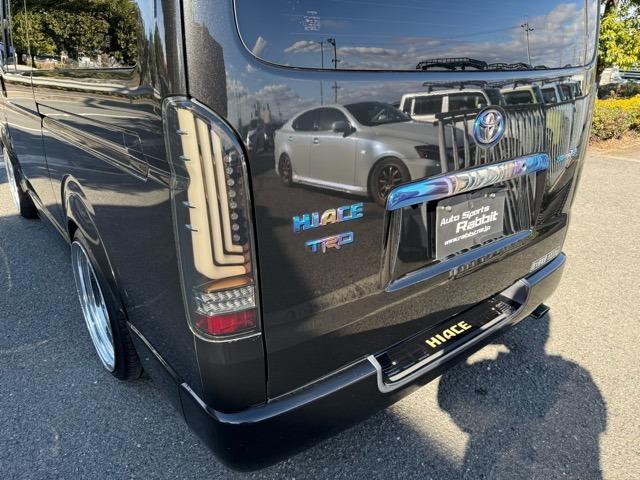 ハイエースバン ロングスーパーＧＬ　４型仕様フェイスチェンジ・プッシュスタート・ストラーダフローティングナビ・Ｂｌｕｅｔｏｏｔｈ・ツイター・ドラレコ・デジタルインナーミラー・外テール・セミバッケトシート・ウインカーミラー・カーボンパーツ（15枚目）