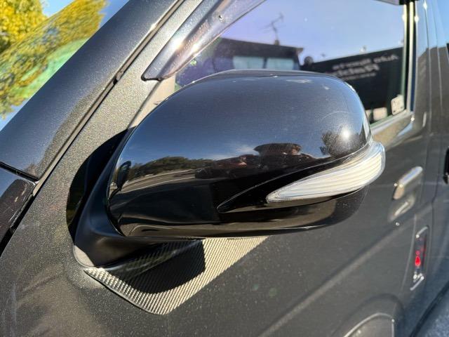 ハイエースバン ロングスーパーＧＬ　４型仕様フェイスチェンジ・プッシュスタート・ストラーダフローティングナビ・Ｂｌｕｅｔｏｏｔｈ・ツイター・ドラレコ・デジタルインナーミラー・外テール・セミバッケトシート・ウインカーミラー・カーボンパーツ（22枚目）