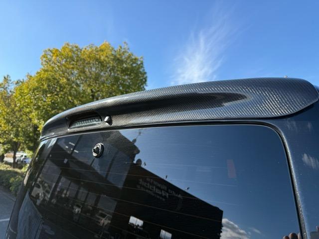 ハイエースバン ロングスーパーＧＬ　４型仕様フェイスチェンジ・プッシュスタート・ストラーダフローティングナビ・Ｂｌｕｅｔｏｏｔｈ・ツイター・ドラレコ・デジタルインナーミラー・外テール・セミバッケトシート・ウインカーミラー・カーボンパーツ（24枚目）