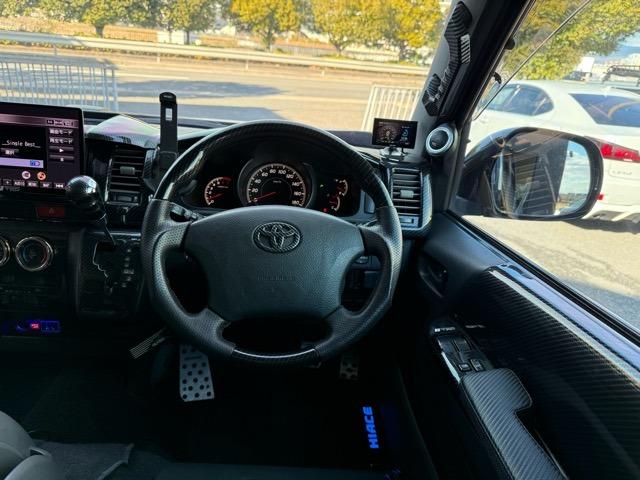 ハイエースバン ロングスーパーＧＬ　４型仕様フェイスチェンジ・プッシュスタート・ストラーダフローティングナビ・Ｂｌｕｅｔｏｏｔｈ・ツイター・ドラレコ・デジタルインナーミラー・外テール・セミバッケトシート・ウインカーミラー・カーボンパーツ（27枚目）